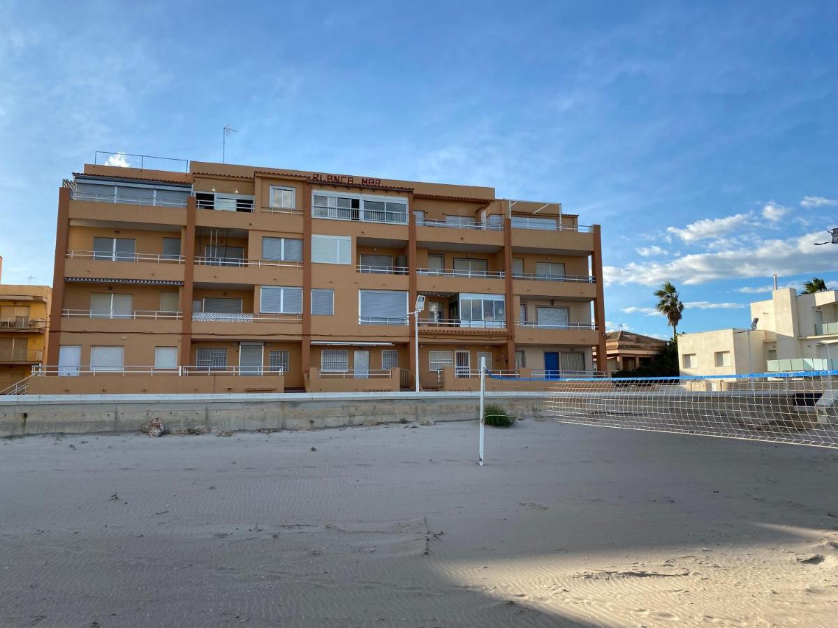 Beachfront And Bright Apartment Mareny Barraquetas Exterior photo